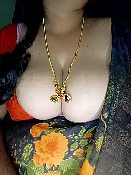 Snapshot of Geetha227 chatting on 12/21/25, 12:40 Geetha227 online show from 12/21/25, 12:40