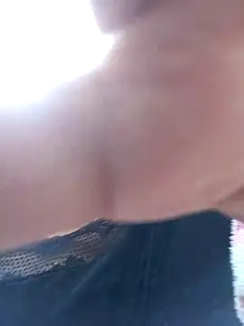 lauramartins7 online show from 12/05/25, 05:20