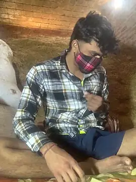 Snapshot of uniquesexyboy5689 chatting on 02/17/26, 05:26 uniquesexyboy5689 online show from 02/17/26, 05:26