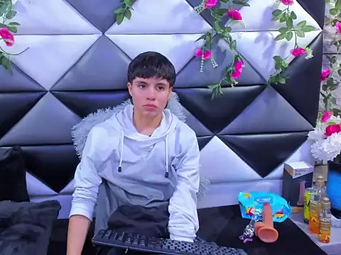 Bruno Cruzz online show from 10/24/25, 02:41