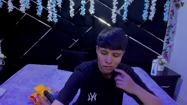 Snapshot of Bruno_Cruzz chatting on 02/11/26, 02:49 Bruno Cruzz online show from 02/11/26, 02:49