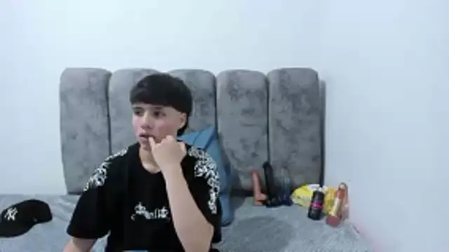 Snapshot of Bruno_Cruzz chatting on 03/25/26, 03:23 Bruno Cruzz online show from 03/25/26, 03:23