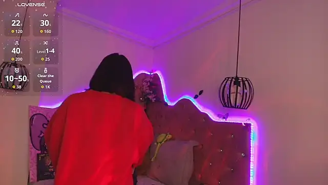 Snapshot of sophiievv chatting on 11/06/25, 07:04 sophiievv online show from 11/06/25, 07:04