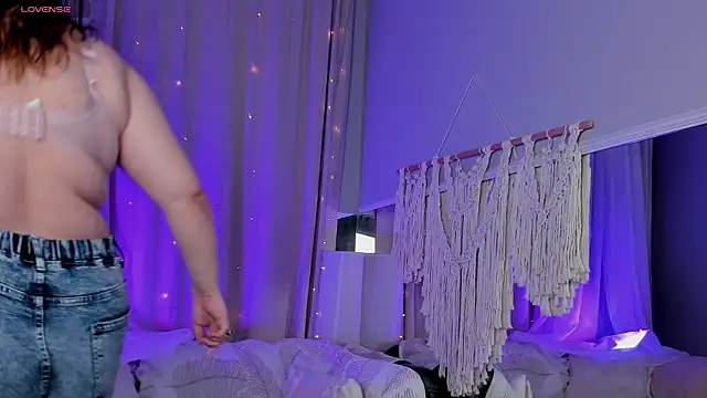 Snapshot of Alissa_S chatting on 12/03/24, 04:17 Alissa S online show from 12/03/24, 04:17