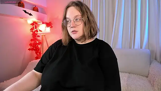 Snapshot of Alissa_S chatting on 10/31/25, 04:19 Alissa S online show from 10/31/25, 04:19