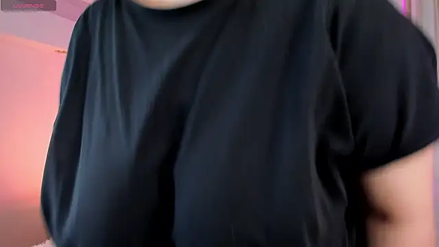 Snapshot of Alissa_S chatting on 11/06/25, 04:30 Alissa S online show from 11/06/25, 04:30