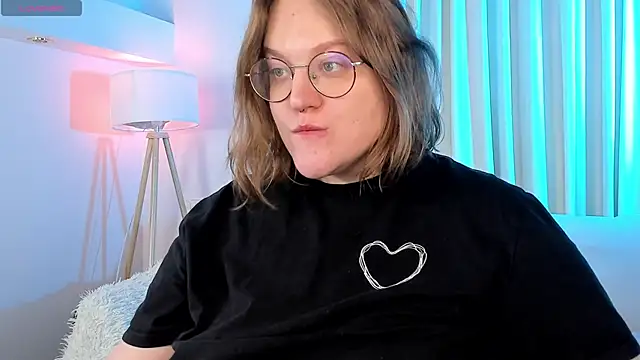 Snapshot of Alissa_S chatting on 11/11/25, 04:29 Alissa S online show from 11/11/25, 04:29