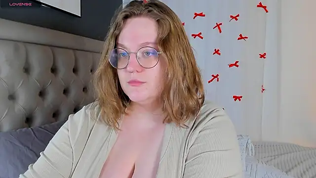 Snapshot of Alissa_S chatting on 02/12/26, 12:44 Alissa S online show from 02/12/26, 12:44