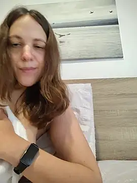Snapshot of lauflor chatting on 07/28/26, 12:48 lauflor online show from 07/28/26, 12:48