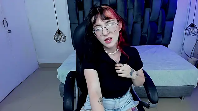 Snapshot of AfroditaLeclair chatting on 11/06/25, 08:10 AfroditaLeclair online show from 11/06/25, 08:10