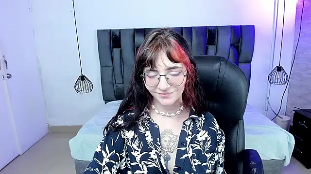 Snapshot of AfroditaLeclair chatting on 11/10/25, 05:23 AfroditaLeclair online show from 11/10/25, 05:23