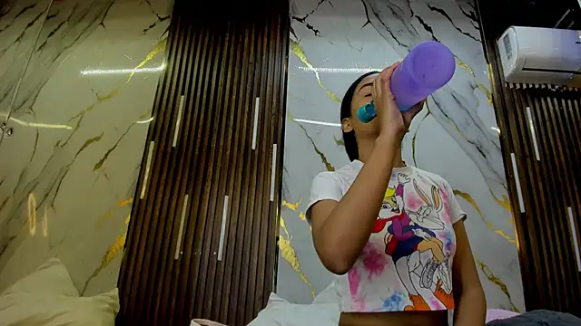 VictoriaDuart online show from 10/20/25, 07:58