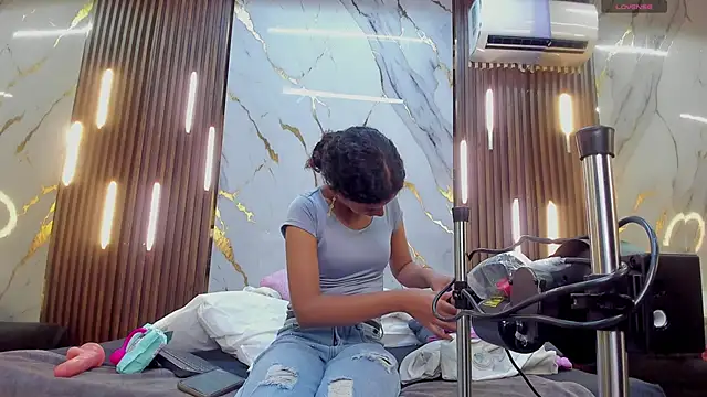 VictoriaDuart online show from 12/14/25, 08:35