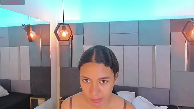 VictoriaDuart online show from 02/25/26, 09:02