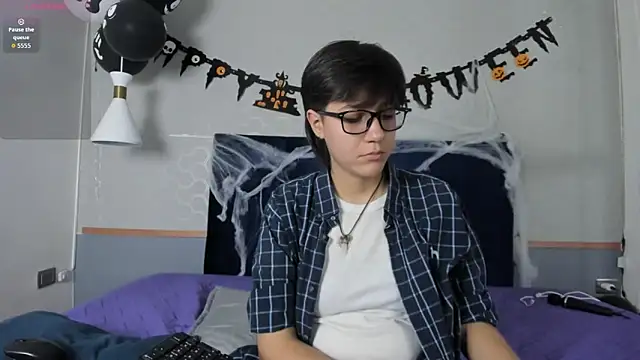 Tsuki Maru online show from 10/22/25, 08:30