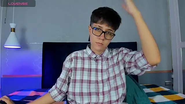 Tsuki Maru online show from 11/07/25, 08:09