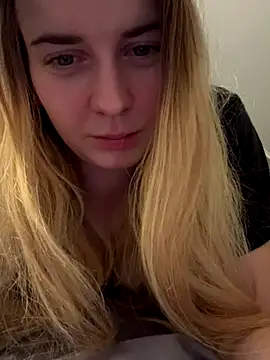 ellieen online show from 10/28/25, 10:12