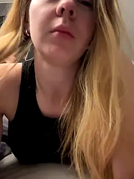 ellieen online show from 10/31/25, 10:55