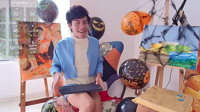 Snapshot of E_R_O_S_ chatting on 10/23/25, 08:18 E R O S online show from 10/23/25, 08:18