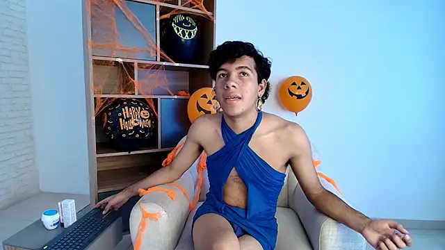 Snapshot of E_R_O_S_ chatting on 10/28/25, 02:53 E R O S online show from 10/28/25, 02:53