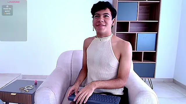 Snapshot of E_R_O_S_ chatting on 11/07/25, 07:47 E R O S online show from 11/07/25, 07:47