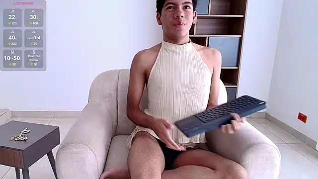 Snapshot of E_R_O_S_ chatting on 11/08/25, 01:00 E R O S online show from 11/08/25, 01:00