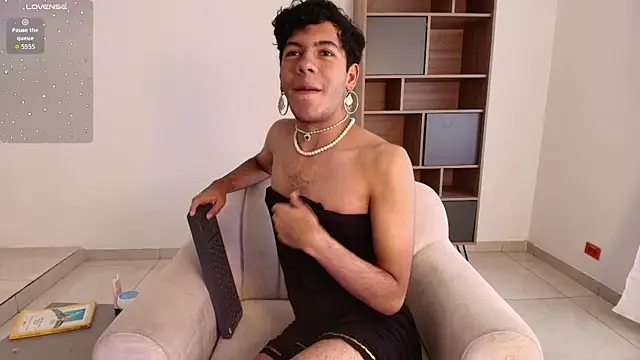 Snapshot of E_R_O_S_ chatting on 11/16/25, 07:52 E R O S online show from 11/16/25, 07:52