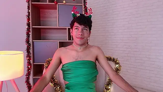 Snapshot of E_R_O_S_ chatting on 11/28/25, 08:33 E R O S online show from 11/28/25, 08:33