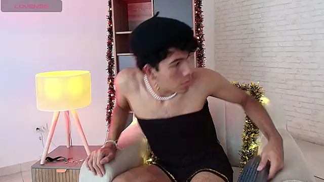 Snapshot of E_R_O_S_ chatting on 12/04/25, 08:06 E R O S online show from 12/04/25, 08:06