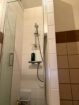 Snapshot of KE6FRAN7 chatting on 09/10/25, 10:10 KE6FRAN7 online show from 09/10/25, 10:10