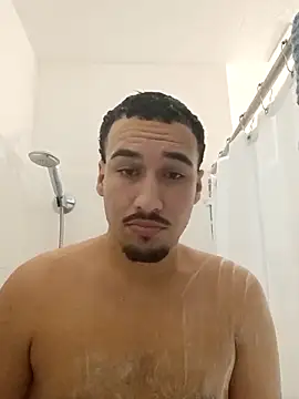 Snapshot of Jadriel23 chatting on 10/08/25, 03:37 Jadriel23 online show from 10/08/25, 03:37