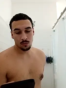 Snapshot of Jadriel23 chatting on 10/10/25, 05:01 Jadriel23 online show from 10/10/25, 05:01