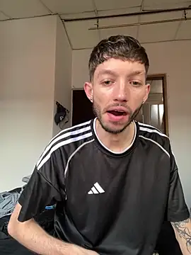 Snapshot of sarabiaarevalo chatting on 12/15/25, 09:52 sarabiaarevalo online show from 12/15/25, 09:52