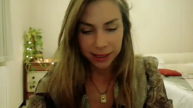 Snapshot of wonderalice31 chatting on 09/30/25, 06:57 wonderalice31 online show from 09/30/25, 06:57