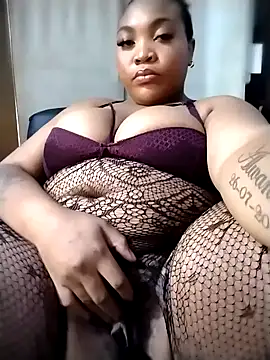 BeverlyQueen14 online show from 12/18/25, 02:45