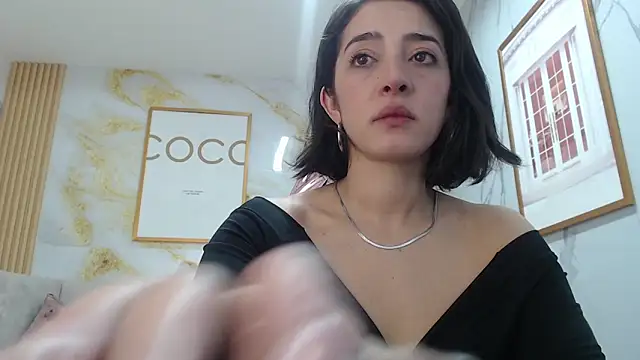 sara lopez s online show from 09/25/25, 02:10