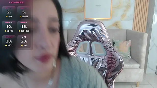 sara lopez s online show from 11/12/25, 01:11