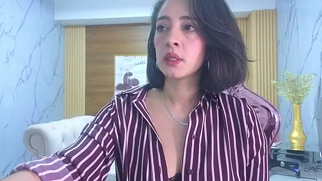 sara lopez s online show from 05/11/26, 02:12