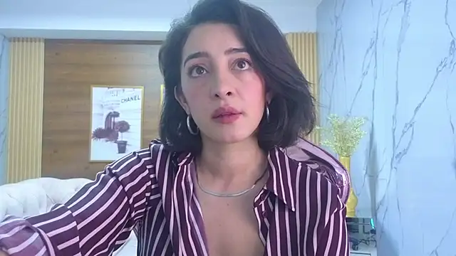sara lopez s online show from 05/11/26, 02:45