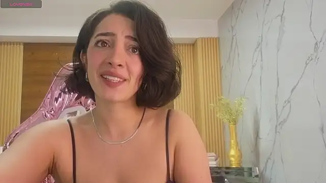sara lopez s online show from 05/19/26, 02:12