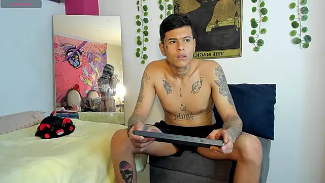 Snapshot of rosse_dredd chatting on 10/20/25, 12:33 rosse dredd online show from 10/20/25, 12:33