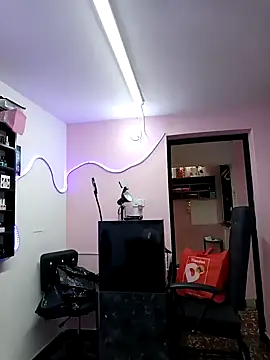 Snapshot of GabyMontenegro chatting on 10/17/25, 05:59 GabyMontenegro online show from 10/17/25, 05:59