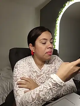 Snapshot of GabyMontenegro chatting on 11/06/25, 12:17 GabyMontenegro online show from 11/06/25, 12:17