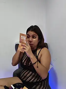 Snapshot of GabyMontenegro chatting on 02/17/26, 01:18 GabyMontenegro online show from 02/17/26, 01:18