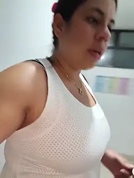 Snapshot of GabyMontenegro chatting on 04/08/26, 11:32 GabyMontenegro online show from 04/08/26, 11:32