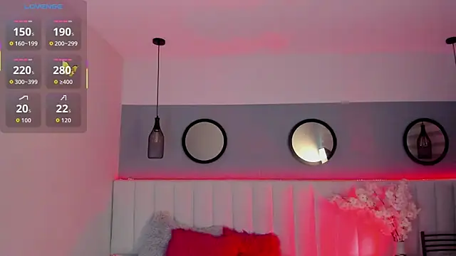 Snapshot of Mila_Hank_ chatting on 09/28/25, 12:32 Mila Hank online show from 09/28/25, 12:32