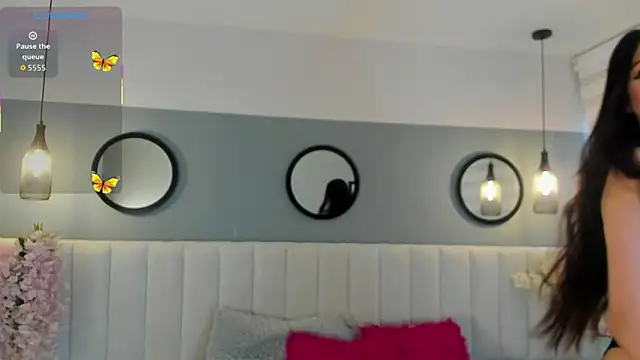 Snapshot of Mila_Hank_ chatting on 10/08/25, 01:20 Mila Hank online show from 10/08/25, 01:20