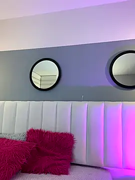 Snapshot of Mila_Hank_ chatting on 10/14/25, 12:17 Mila Hank online show from 10/14/25, 12:17