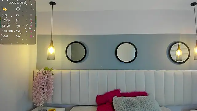 Snapshot of Mila_Hank_ chatting on 11/03/25, 12:28 Mila Hank online show from 11/03/25, 12:28