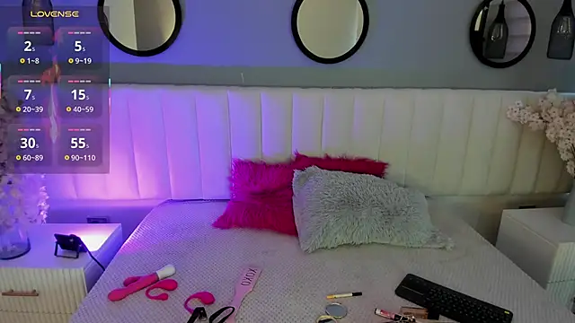 Snapshot of Mila_Hank_ chatting on 11/08/25, 12:16 Mila Hank online show from 11/08/25, 12:16